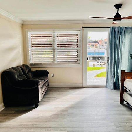 Cheerful Home With One Bedroom ケープコーラル エクステリア 写真